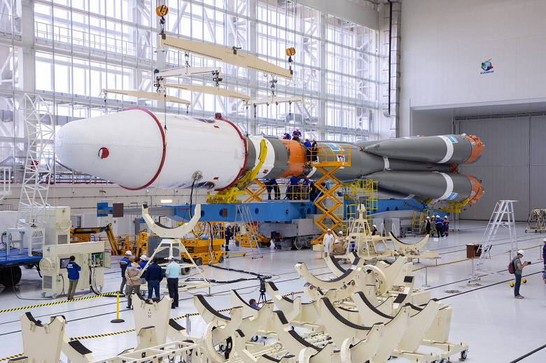 Первая в истории современной России лунная миссия: на Восточном полностью собрали ракету «Союз» для запуска «Луны-25»